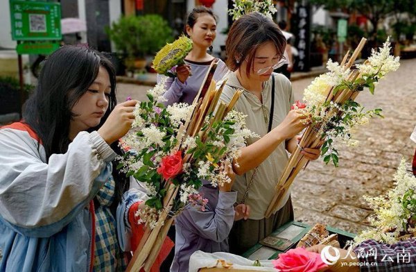 配资网炒股股票 云南丽江：火把节点燃古城夏夜狂欢